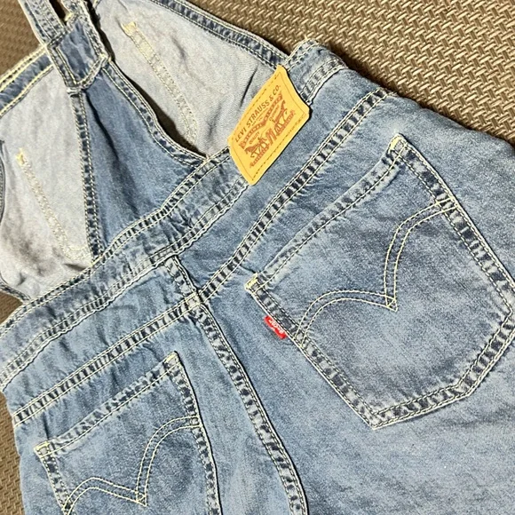 Levi’s Youth Denim Shortalls - Picture 3 of 6